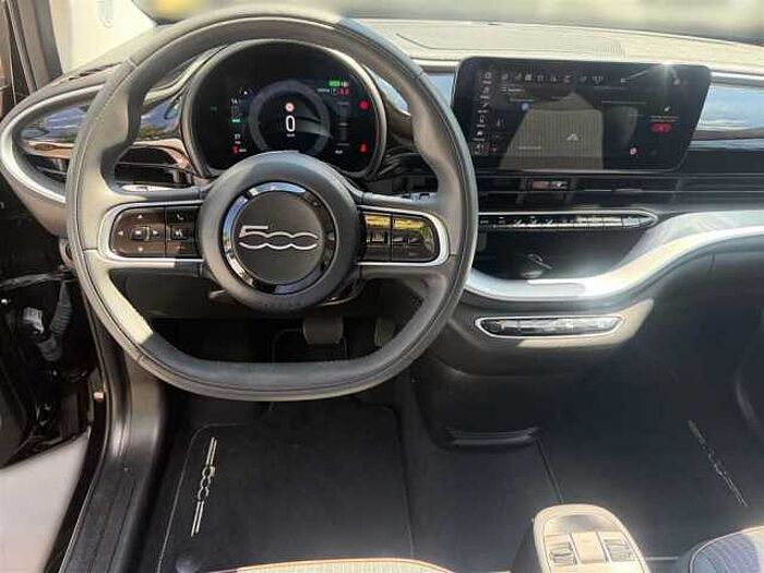 Fiat 500e 3+1 ICON Kamera,Klimaautom.,Keyless-Go