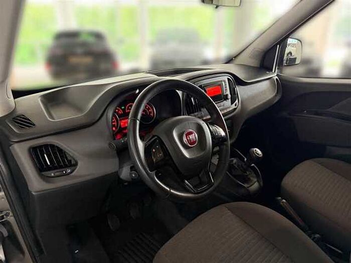 Fiat Doblo 1.4T/Klimaaut. /PDC/SHZ/5 Sitze