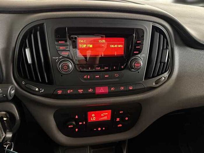 Fiat Doblo 1.4T/Klimaaut. /PDC/SHZ/5 Sitze