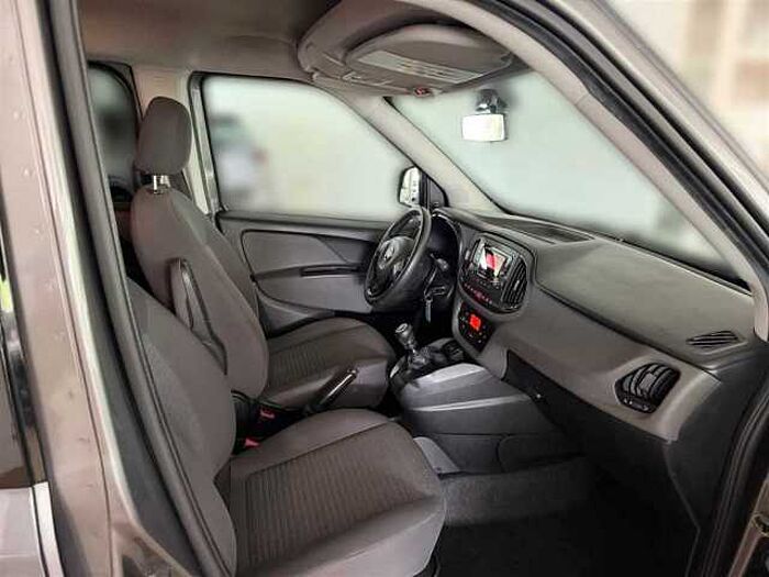 Fiat Doblo 1.4T/Klimaaut. /PDC/SHZ/5 Sitze