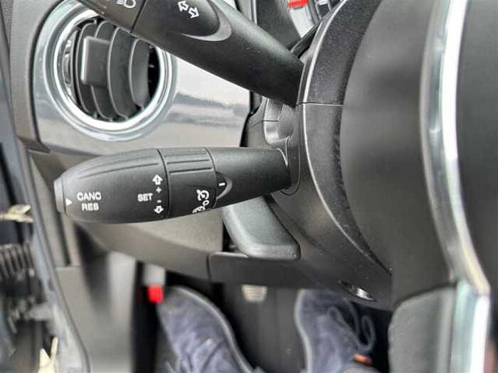 Fiat 500 Lounge 1.0 Hybrid GSE PDC Tempomat Klima Carplay uvm.