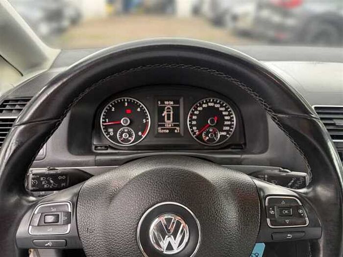 Volkswagen Touran 1.6 TDI *Navi* *PDC* *SHZ* *Klimaanlage* *Tempomat* *Berganfahr-Assistent