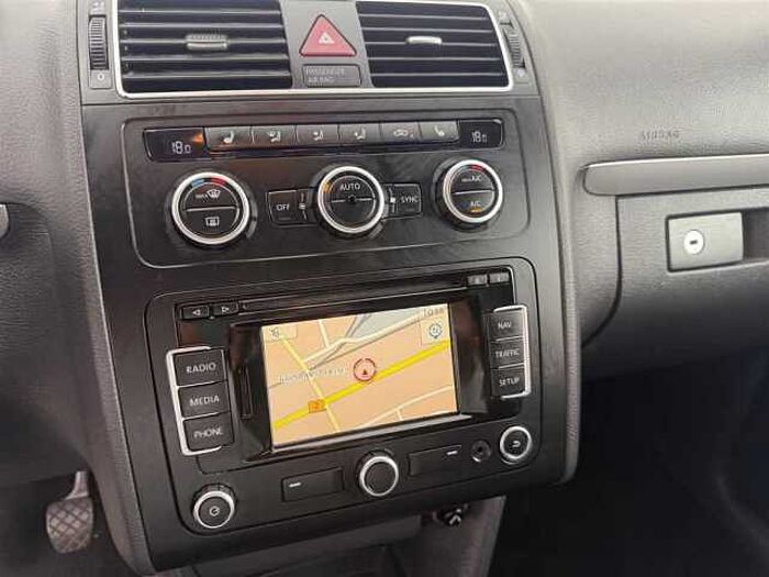 Volkswagen Touran 1.6 TDI *Navi* *PDC* *SHZ* *Klimaanlage* *Tempomat* *Berganfahr-Assistent