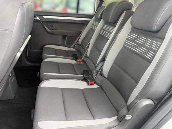 Volkswagen Touran 1.6 TDI *Navi* *PDC* *SHZ* *Klimaanlage* *Tempomat* *Berganfahr-Assistent