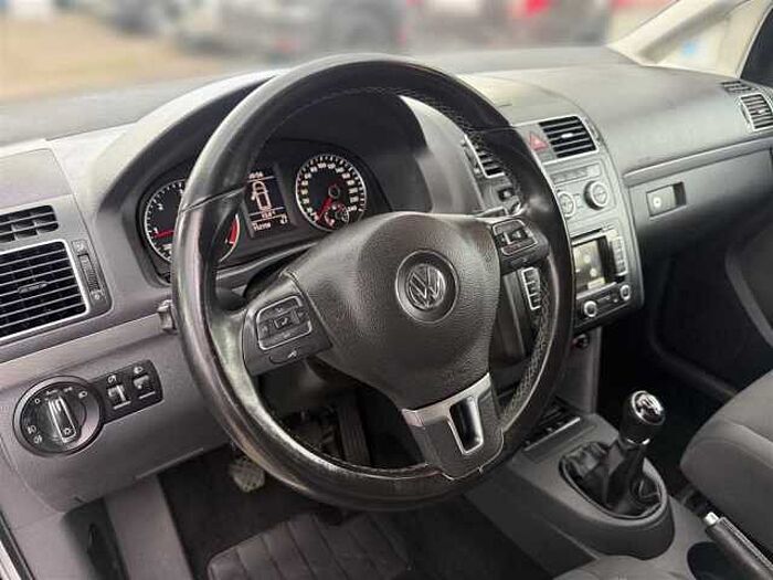 Volkswagen Touran 1.6 TDI *Navi* *PDC* *SHZ* *Klimaanlage* *Tempomat* *Berganfahr-Assistent