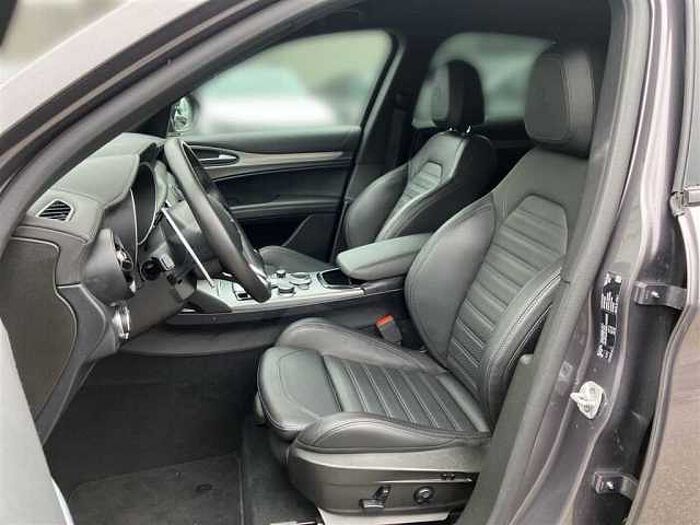 Alfa Romeo Stelvio 2.2D AT Veloce ACC PDC Kamera Navi Sitz+Lenkradheizung