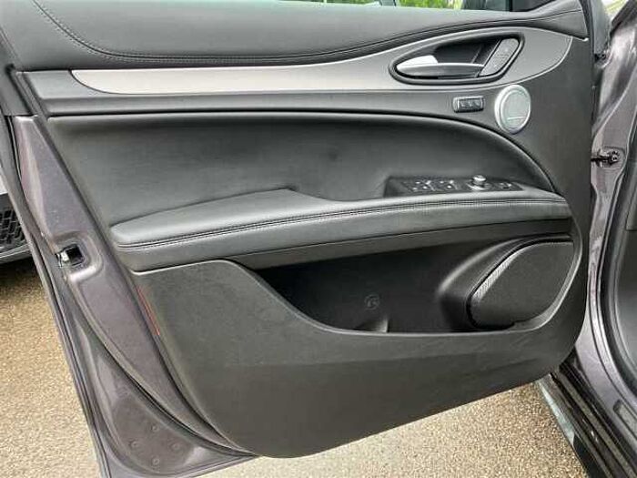 Alfa Romeo Stelvio 2.2D AT Veloce ACC PDC Kamera Navi Sitz+Lenkradheizung
