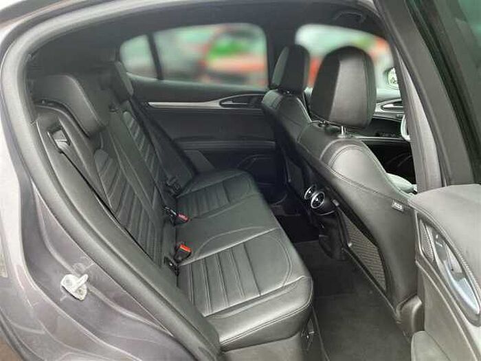 Alfa Romeo Stelvio 2.2D AT Veloce ACC PDC Kamera Navi Sitz+Lenkradheizung