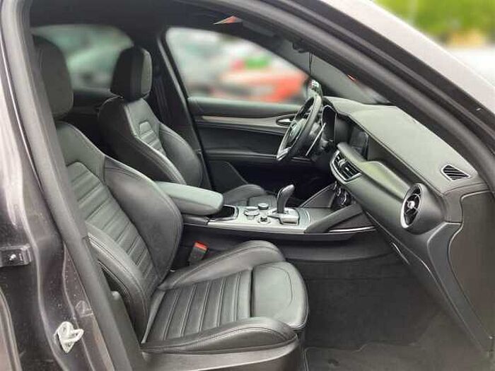 Alfa Romeo Stelvio 2.2D AT Veloce ACC PDC Kamera Navi Sitz+Lenkradheizung