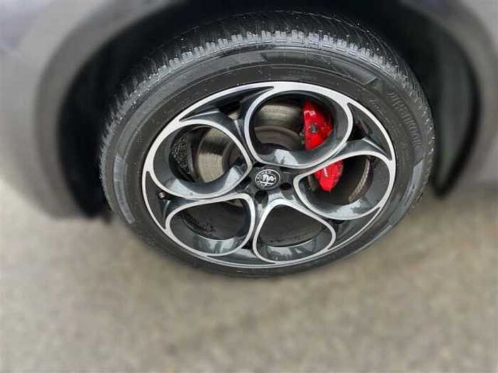 Alfa Romeo Stelvio 2.2D AT Veloce ACC PDC Kamera Navi Sitz+Lenkradheizung