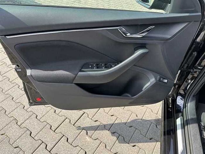 SKODA Kamiq Tour 110Ps Automatik Navi LED PDC SHZ Carplay uvm.