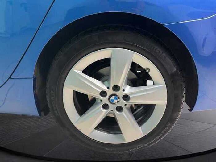 BMW 220 Active Tourer xDrive Automatik SchiebedachSitzheizung LED Navi