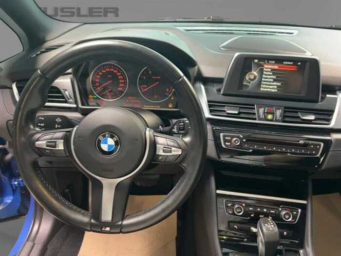 BMW 220 Active Tourer xDrive Automatik SchiebedachSitzheizung LED Navi