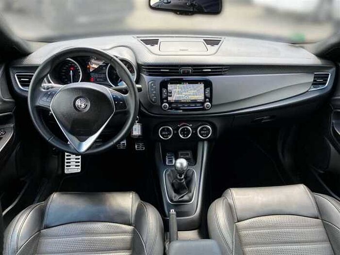 Alfa Romeo Giulietta 1.4T Sport Xenon Navi Leder PDC Sitzheizung Carbon-Paket
