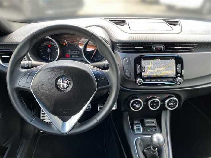 Alfa Romeo Giulietta 1.4T Sport Xenon Navi Leder PDC Sitzheizung Carbon-Paket