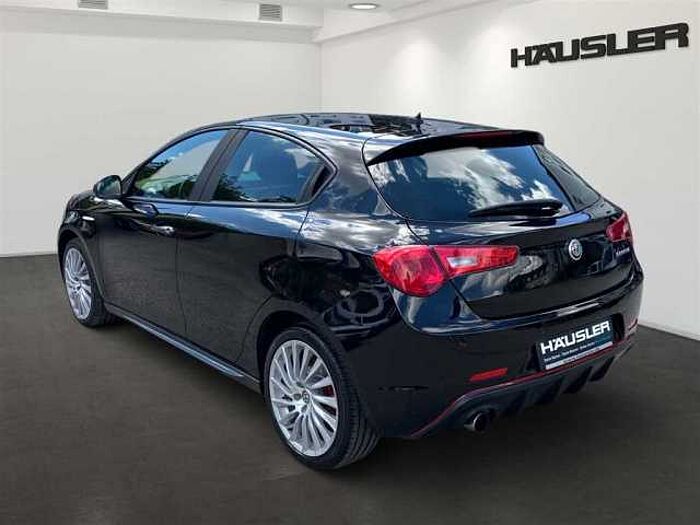 Alfa Romeo Giulietta 1.4T Sport Xenon Navi Leder PDC Sitzheizung Carbon-Paket