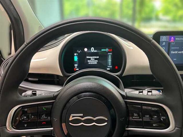 Fiat 500e Neuer 500 Klimaautomatik CarPlay Verkehrsschilderkennung