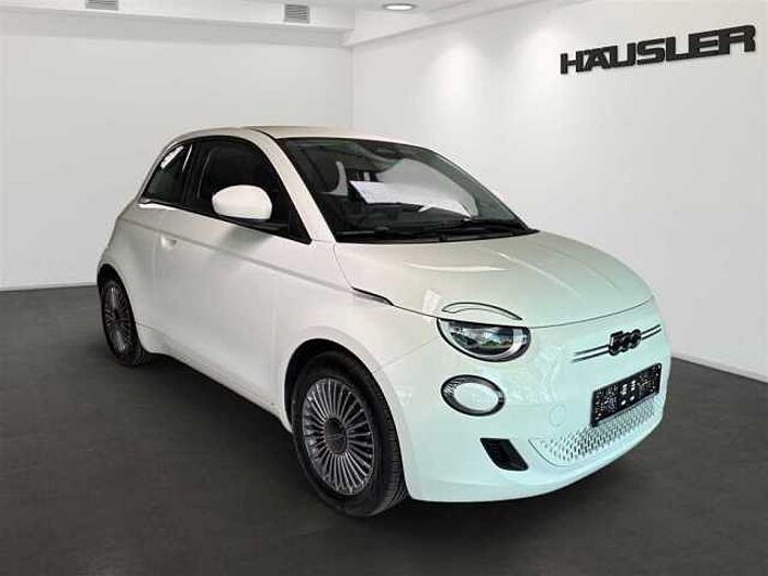 Fiat 500e Neuer 500 Klimaautomatik CarPlay Verkehrsschilderkennung