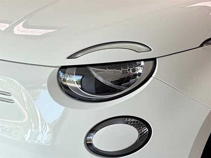 Fiat 500e Neuer 500 Klimaautomatik CarPlay Verkehrsschilderkennung