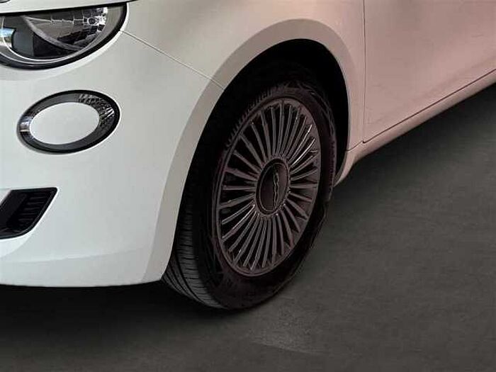 Fiat 500e Neuer 500 Klimaautomatik CarPlay Verkehrsschilderkennung