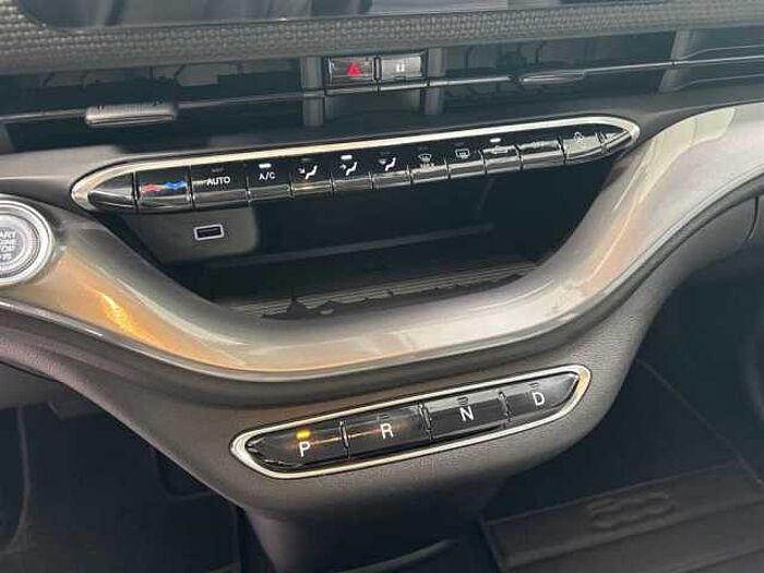 Fiat 500e La Prima 3+1 Leder Panorama LED Sitzheizung Kamera