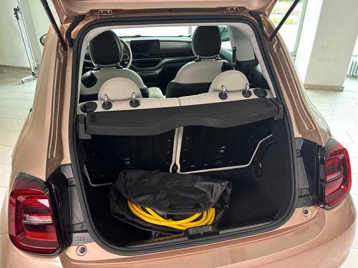 Fiat 500e La Prima 3+1 Leder Panorama LED Sitzheizung Kamera