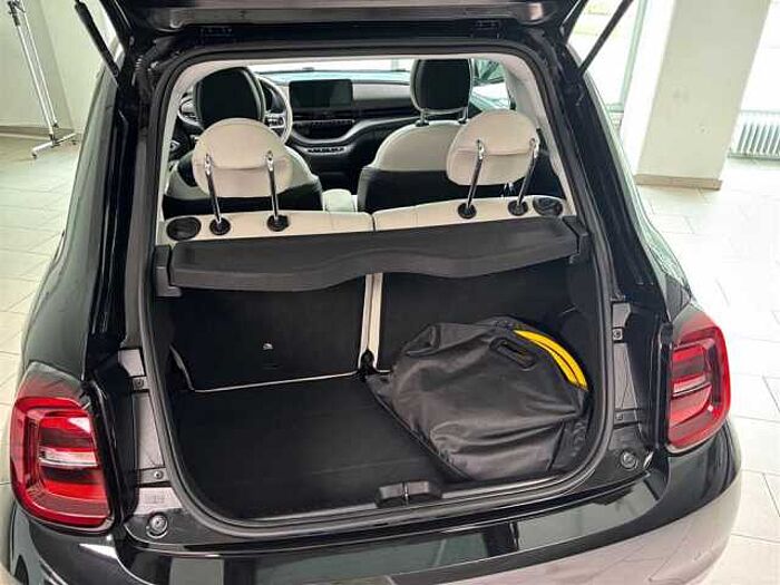 Fiat 500e La Prima PDC Kamera LED Navi Abstandstempomat