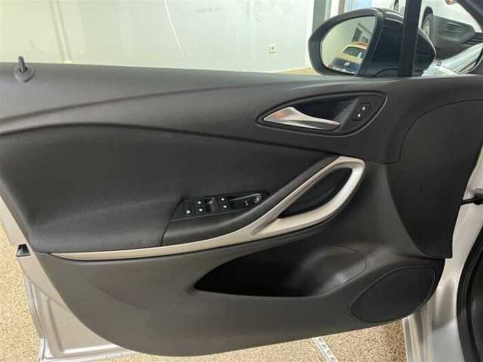 Opel Astra ST 1.2T Navi PDC SHZ LHZ