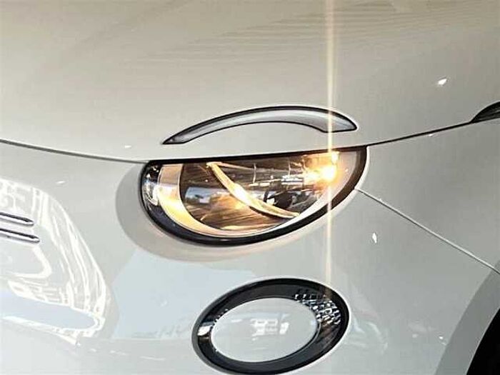 Fiat 500 mit Rückfahrkamera, Sitzheizung, Navi