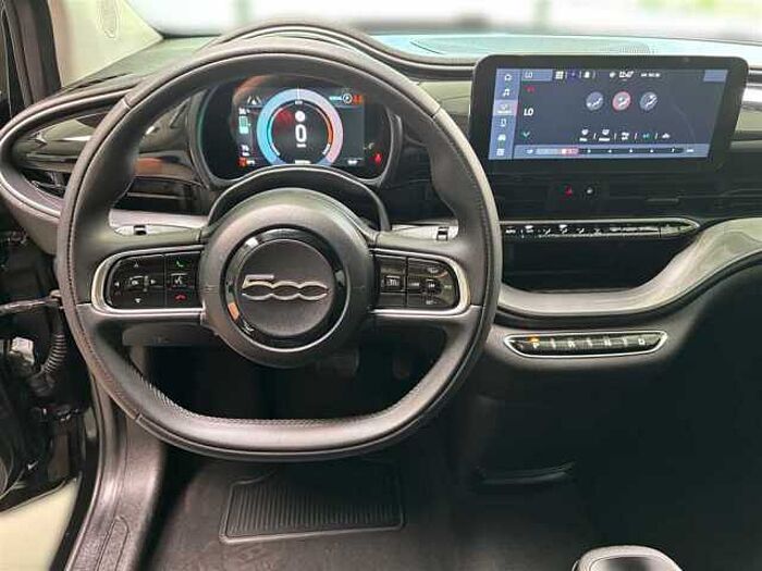 Fiat 500e Klimaanlage Tempomat Verkehrsschilderkennung