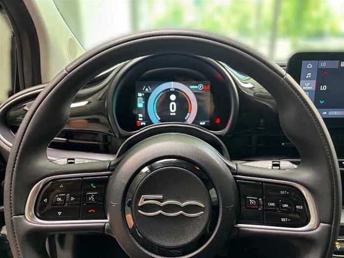 Fiat 500e Klimaanlage Tempomat Verkehrsschilderkennung