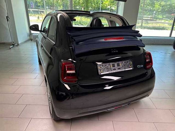 Fiat 500e Klimaanlage Tempomat Verkehrsschilderkennung