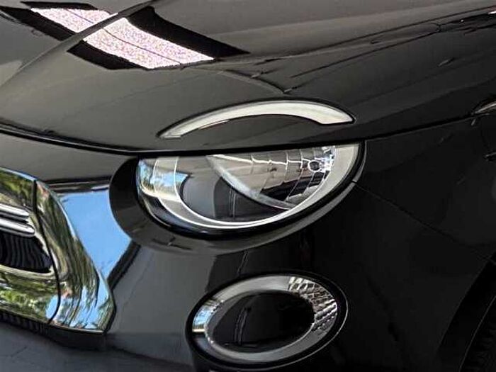 Fiat 500e Klimaanlage Tempomat Verkehrsschilderkennung