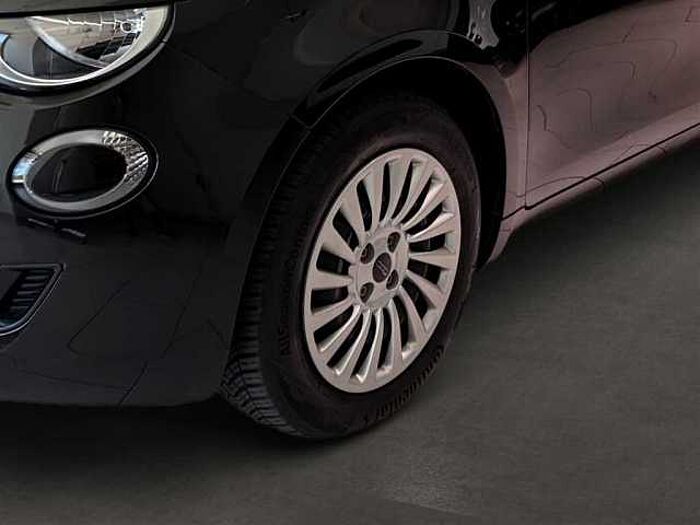 Fiat 500e Klimaanlage Tempomat Verkehrsschilderkennung