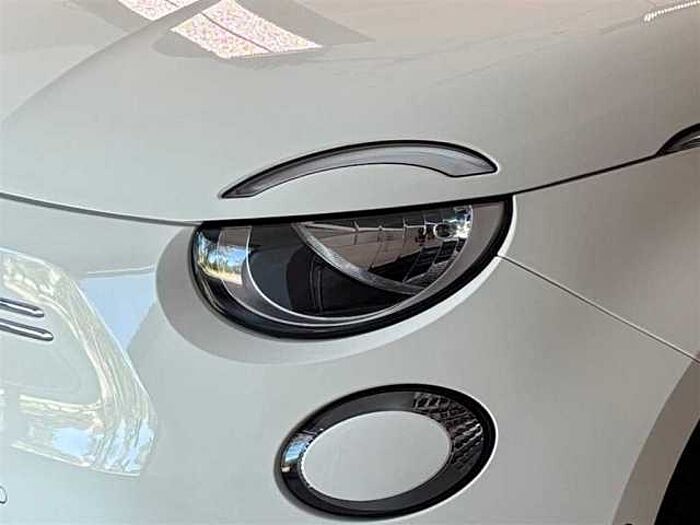 Fiat 500e PDC Rückfahkamera Sitzheizung KeyLess Navi