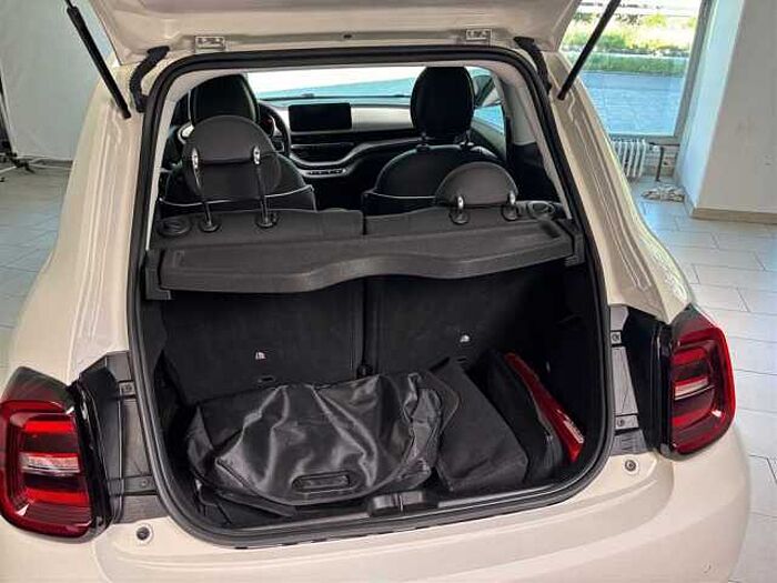 Fiat 500e PDC Rückfahkamera Sitzheizung KeyLess Navi