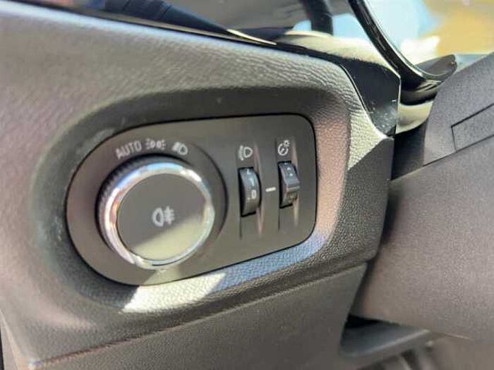 Opel Corsa 1.2 Edition Sitz-u. Lenkradheizung PDC Bletooth Klima Isofix Ganzjahresre