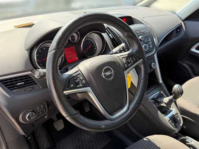 Opel Zafira Tourer 1.4 drive PDC Sitzh-u.Lenkradheizung Bluetooth Klimaautomatik Iso