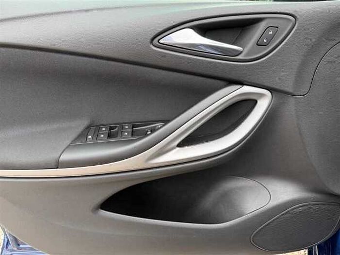 Opel Astra Sports Tourer Edition 1.2 Navi Sitz-u.Lenkradheizung Kamera PDC Isofix Tem