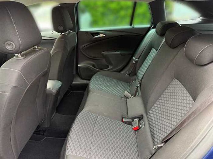Opel Astra Sports Tourer Edition 1.2 Navi Sitz-u.Lenkradheizung Kamera PDC Isofix Tem