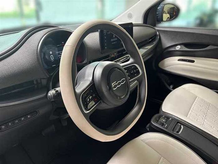 Fiat 500e Leder PDC Kamera Sitzheizung Panoramadach LED Navi