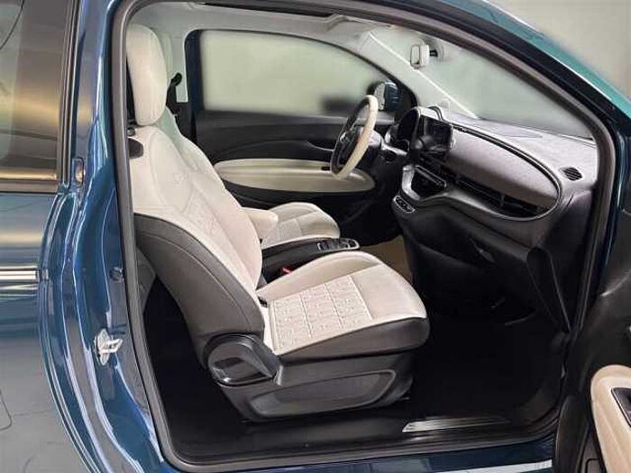 Fiat 500e Leder PDC Kamera Sitzheizung Panoramadach LED Navi