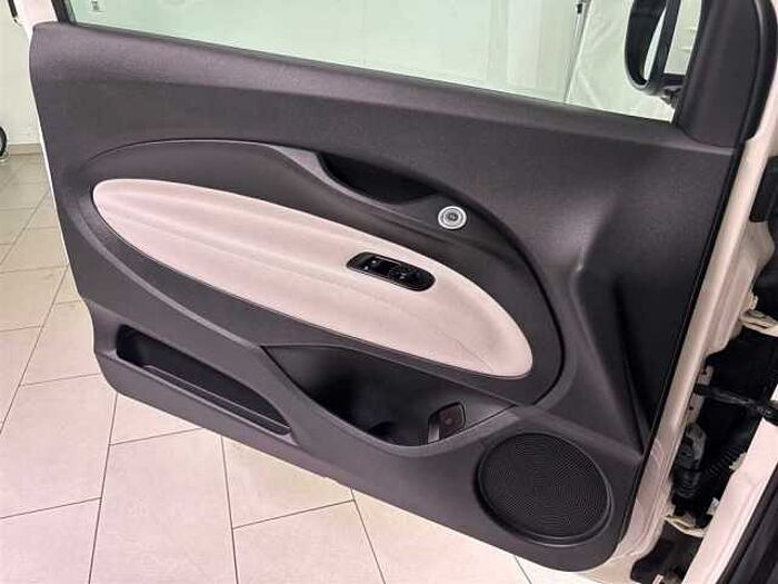 Fiat 500e Leder Kamera Klimaautomatik Panoramadach LED Navi