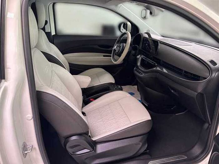 Fiat 500e Leder Kamera Klimaautomatik Panoramadach LED Navi