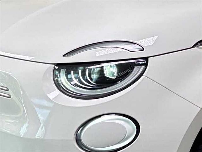Fiat 500e Leder Kamera Klimaautomatik Panoramadach LED Navi