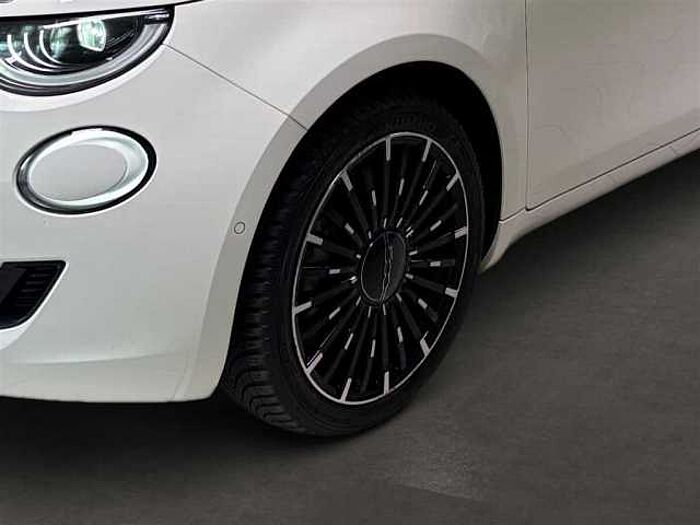 Fiat 500e Leder Kamera Klimaautomatik Panoramadach LED Navi