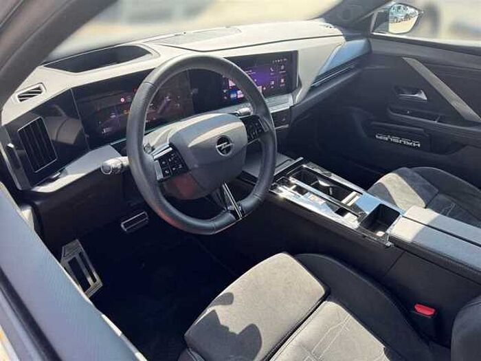 Opel Astra ULTIMATE Glasdach 360°Kamera Sitzheizung VOLL-LED Scheinwerfer