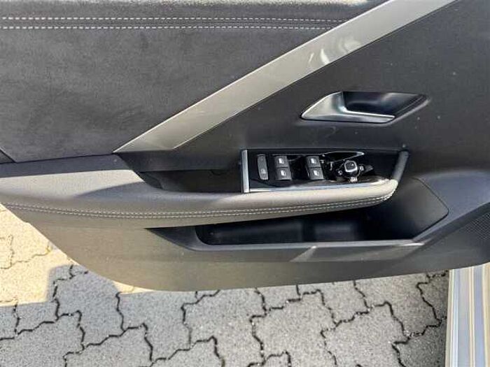Opel Astra ULTIMATE Glasdach 360°Kamera Sitzheizung VOLL-LED Scheinwerfer