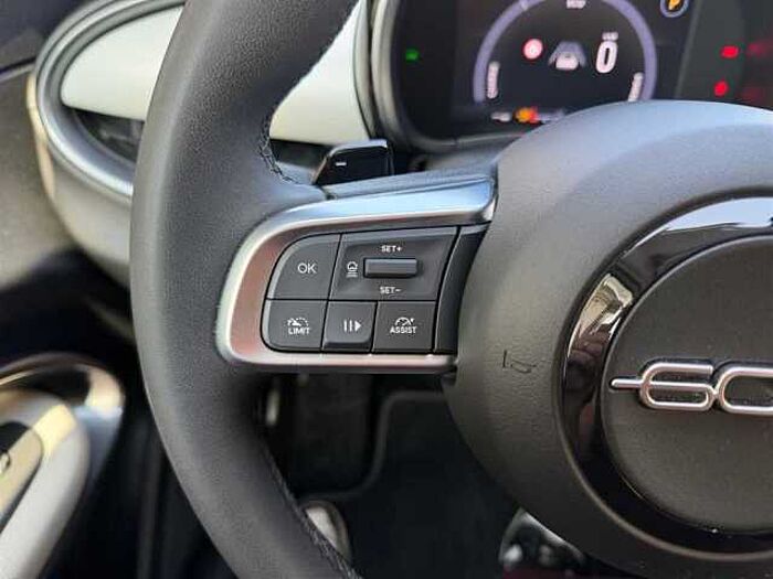 Fiat 600 Hybrid AT LaPrima LED PDC Kamera Navi Sitzheizung