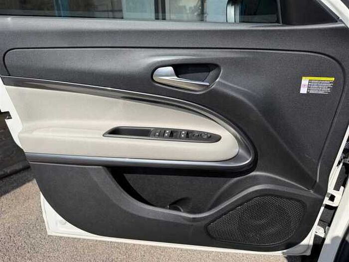 Fiat 600 Hybrid AT LaPrima LED PDC Kamera Navi Sitzheizung